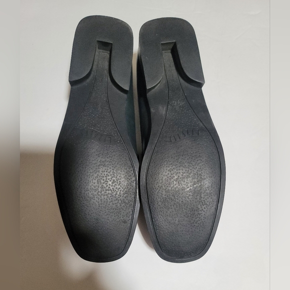 Liz Claiborne Navy Women's Loafers - Picture 8 of 15